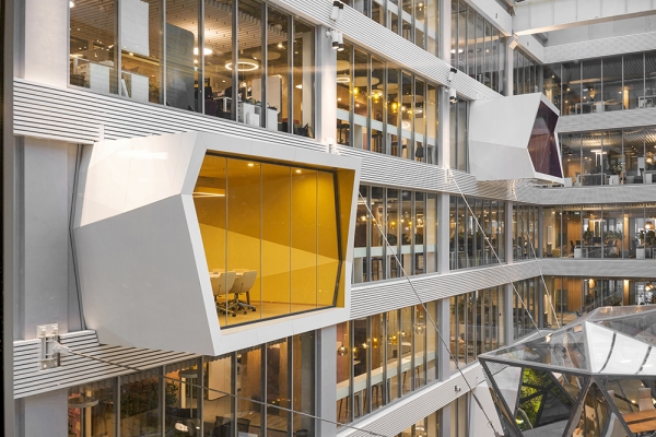 Взлет над стеклянным потолком: новая штаб-квартира Сбербанка от Evolution Design и T+T Architects